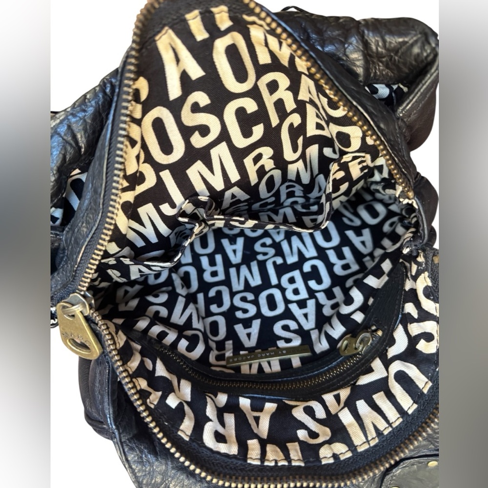 Elegant Black Leather Tote Bag - Picture 8 of 15